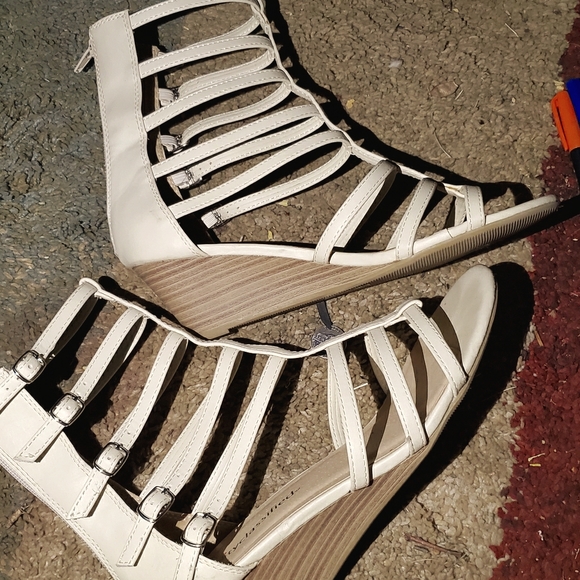 Sandals - Picture 1 of 3